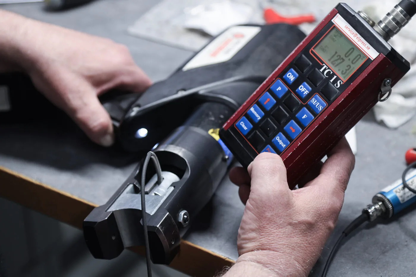 Measurement and calibration of crimping force